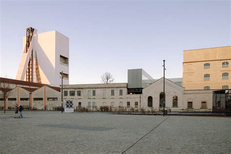 uso spazio esterno fondazione prada|L’Architettura di Fondazione Prada a Milano .